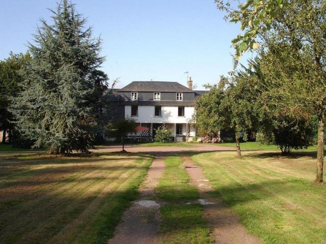 Proche Deauville, belle demeure, 18ha plats et 60 boxes