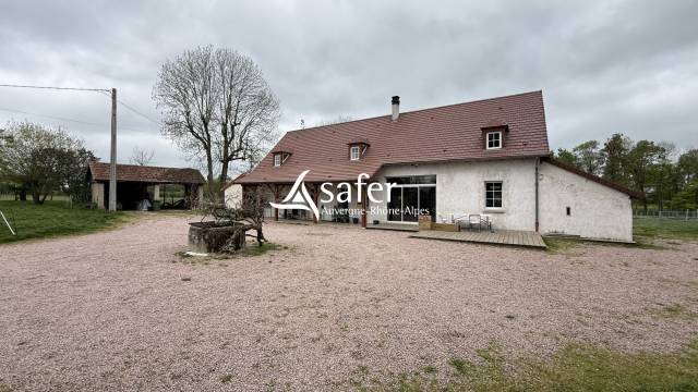 Maison r&eacute;nov&eacute;e avec 6 ha - Secteur LAPALISSE