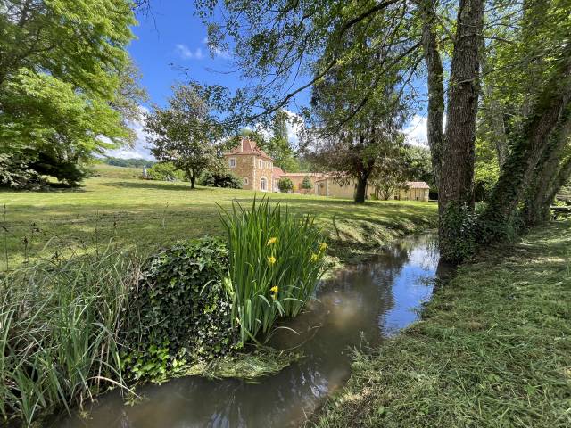 Moulin r&eacute;nov&eacute;, propri&eacute;t&eacute; &eacute;questre, proche de Bergerac