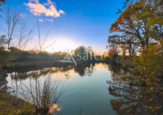 Domaine avec &eacute;tang priv&eacute;, arbor&eacute; et logement ind&eacute;pendant