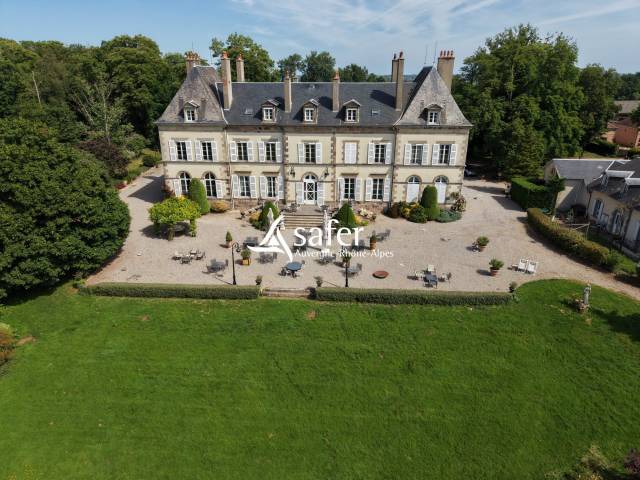 Domaine h&ocirc;telier et touristique avec activit&eacute; &eacute;questre