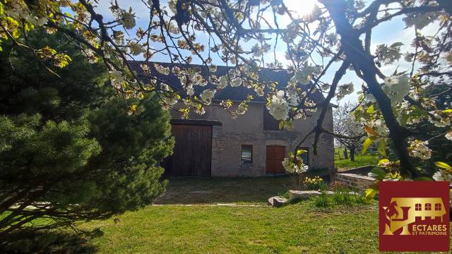 Propri&eacute;t&eacute; avec g&icirc;te et 3,6 ha