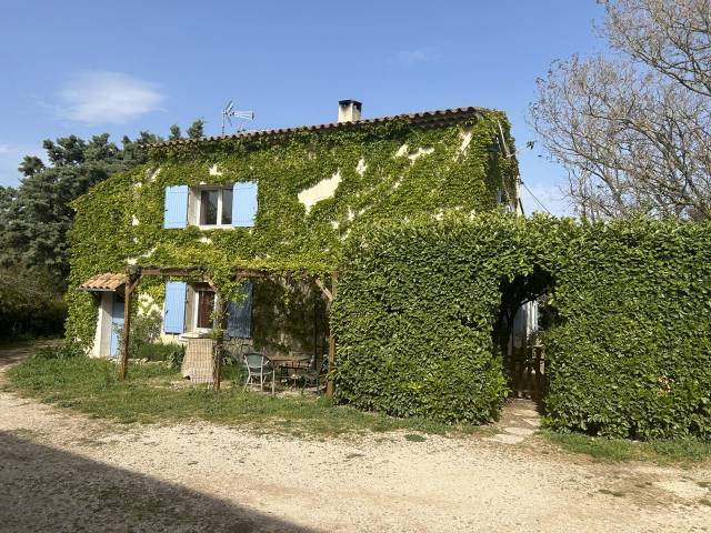 Propri&eacute;t&eacute; &eacute;questre avec villa et g&icirc;tes  Lan&ccedil;on-Provence