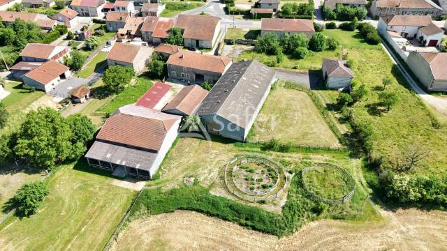 Charmante propri&eacute;t&eacute; &eacute;questre avec habitation et installations