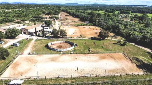 CENTRE &Eacute;QUESTRE HARAS 17 HECTARES H&Eacute;RAULT 34