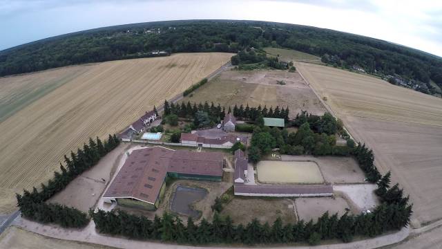 Domaine &eacute;questre professionnel + grande maison 
