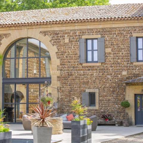 Splendide domaine proven&ccedil;al avec d&eacute;pendances &eacute;questres