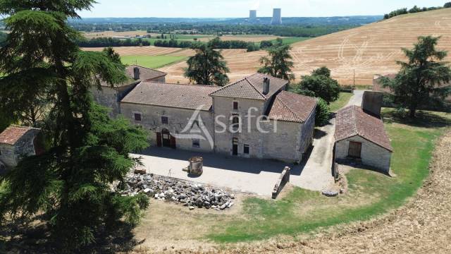 Propriété en pierre de caractère sur 25ha
