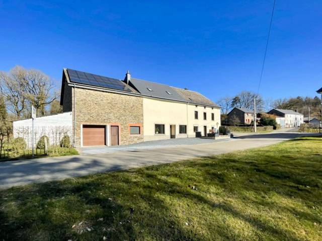 Ferme en pierres du pays - 2 logements + terrain
