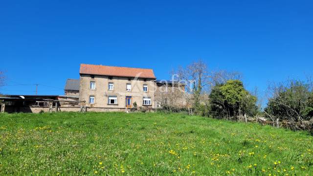 Maison avec dépendances sur 24ha TARN proche AVEYRON
