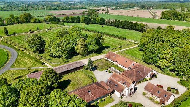 GOURNAY-EN-BRAY - RAVISSANTE PROPRIETE EQUESTRE