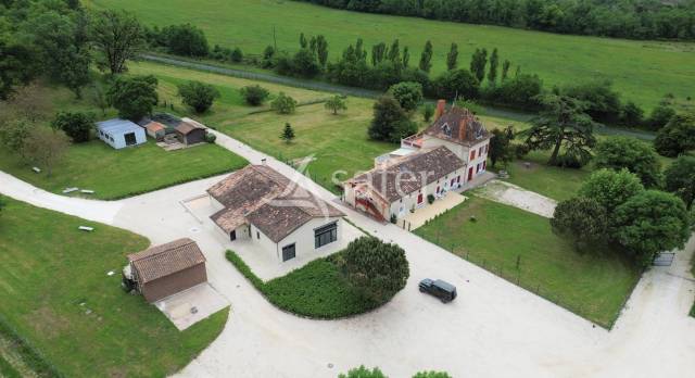 Enclos de chasse avec gîtes et salle de réception sur 100ha
