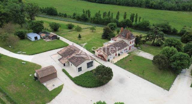 Enclos de chasse avec gîtes et salle de réception sur 100ha