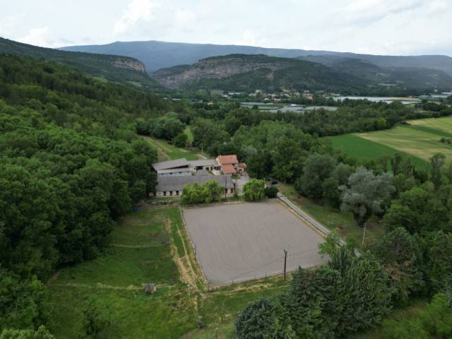 Propriété équestre avec gîte sur 6,3 ha