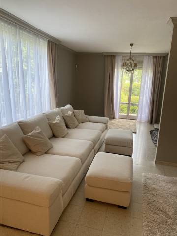 Maison avec une partie équestre 