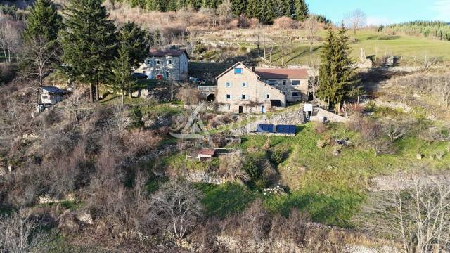 AUTHENTIQUE DOMAINE ARDECHOIS DE 54HA