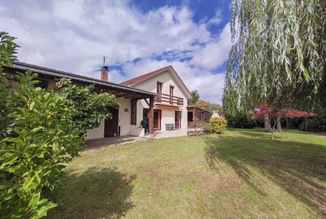 Maison avec box sur un terrain de plus de 5300 m2