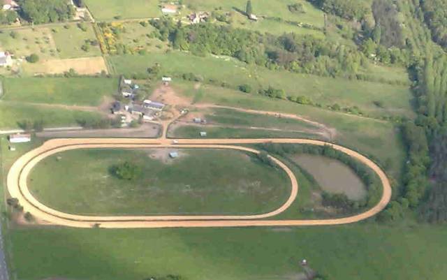 Proche du MANS haras-écurie de courses sur 10 hectares