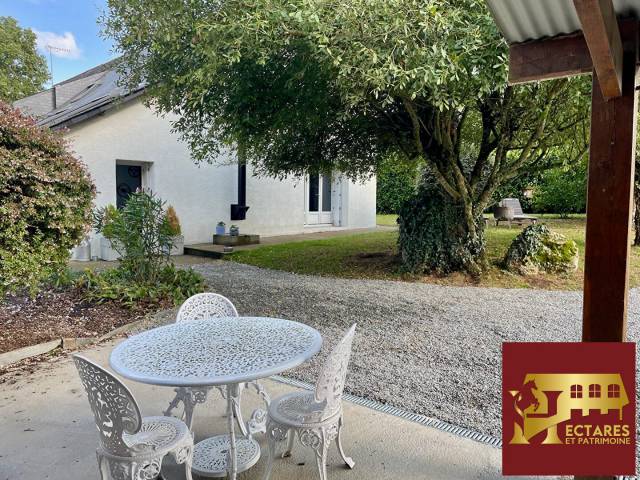 Propri&eacute;t&eacute; &eacute;questre, Maison 130 M2, 2 hectares, boxes et carri&egrave;res.