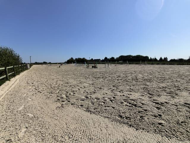 Domaine équestre complet et opérationnel