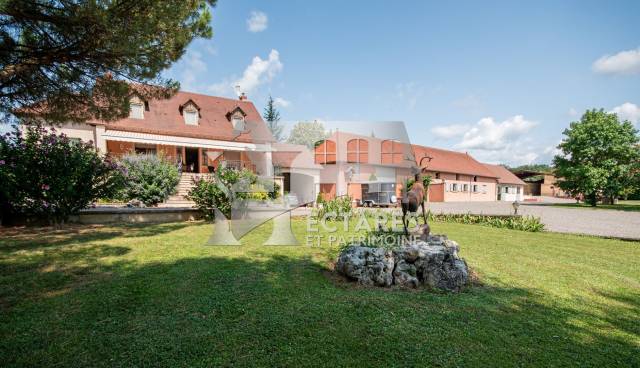 Domaine &eacute;questre + de 30 hectares