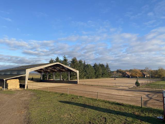 Ecurie de propri&eacute;taire sur 2 ha en Sologne