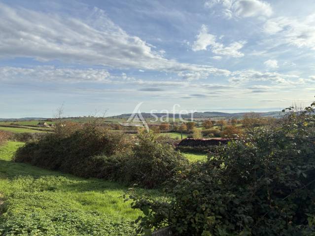 grange en pierres avec 12ha de pr&eacute;s attenant