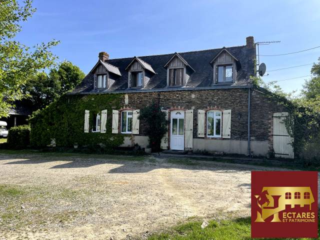Propri&eacute;t&eacute; &eacute;questre, 5 hectares, d&eacute;pendances et habitation 180 m2