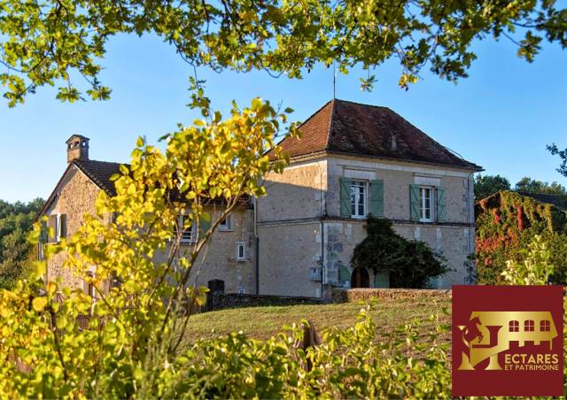 Domaine de 41 hectares, maison de ma&icirc;tre et installations &eacute;questres en P&eacute;rigord 