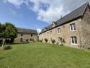 Manoir r&eacute;nov&eacute;, g&icirc;te, carri&egrave;re, man&egrave;ge, 12 hectares 
