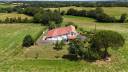 Maison de campagne tr&egrave;s proche des commodit&eacute;s