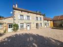 Propri&eacute;t&eacute; &eacute;questre avec grande maison, piscine et nombreuses